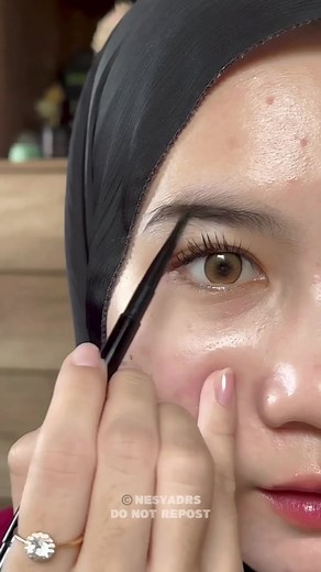 Tutorial Bikin Alis Berantakan dan Lebar yang Rapi