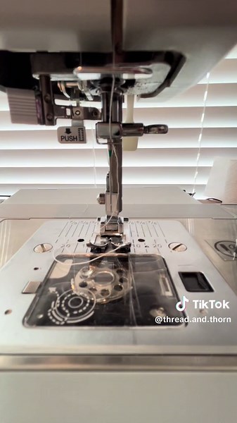 Auto Threader on Singer 44S Heavy Duty Sewing Machine #sewing #singer #sew #handmade