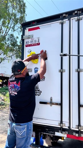 Pasen por su nuevo sticker.!!😮‍💨10-28 Oso 🐻✌🏻#cachimberosdela57🐽🚛😎 #stickers #trompudosdela57🐗🐽
