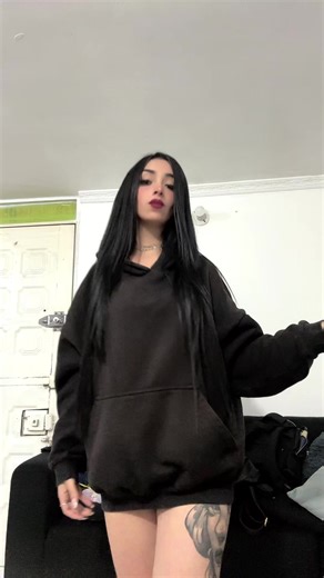 Videos de 𝒩𝒶𝓉𝓉🖤 (@natis.oficial) con “105 F Remix - KEVVO & Farruko & Chencho Corleone”