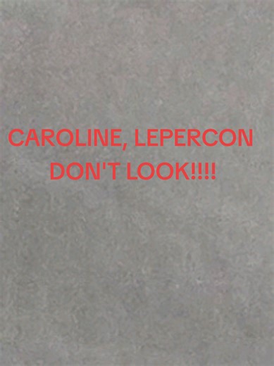 Caroline, Lepercon DON'T LOOK #vent?