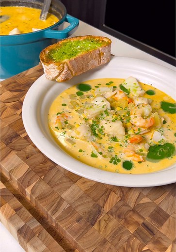 Shrimp & Cod Chowder with Roasted Corn, Leek Oil and Green Garlic Bread #Seafood #Chowder #Soup