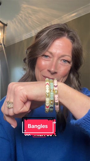 These vintage flower pattern bangles are the perfect boho jewelry piece to elevate any outfit. Lightweight, elegant, and easy to stack, they add a touch of boho chic style to casual outfits, work looks, or weekend wear. Perfect gift idea for women, moms, or anyone who loves trendy statement jewelry. #bohojewelry #banglebracelet #stackablebracelets #bohostyle #womensaccessories