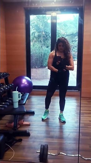 Flexing #shorts #flex #bodybuilding #ytshorts