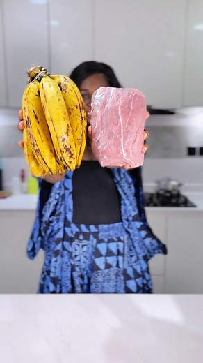 What happens when Omoye and Plantain come together… MAGIC! Of If I don’t shock you on this app, who will 🤭 My new obsession pot sets are from @yettyjewelgifts Odogwu food processor @buchymix SEND ANDM WITH THE WORD SUMMER TO REGISTER FOR MY COOKING CLASS. 18,500 naira only ☺️ Ingredients Beef Plantain Bell peppers Carrots Peppersoup spice Onion powder Cayenne pepper Chilli flakes Seasoning cube Scent leaves Ginger & garlic powder Water Flour Cold milk or cold water Cold butter Pinch of salt Bak