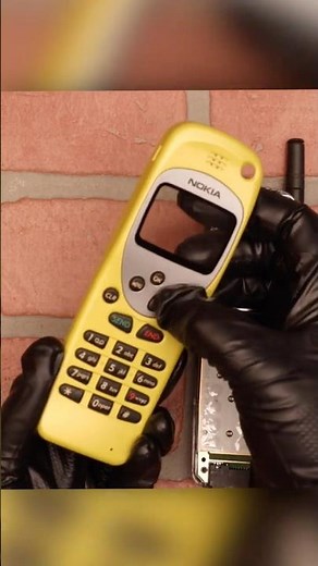 Inside a 1994 yellow NOKIA phone