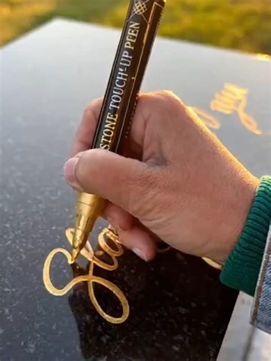 Some memories deserve to shine clearly again. ✨ This gold grave marker pen helps restore faded names, dates, and inscriptions on headstones, granite, and marble surfaces with care and precision. The fine tip allows you to gently trace engraved lettering, while the quick-drying, weather-resistant formula keeps inscriptions looking clean, visible, and well-maintained over time. A simple yet meaningful way to honor and preserve the memory of someone deeply loved. 💛