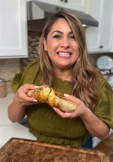 Chorizo Breakfast burritos in under 10 minutes?! Breakfast is fast and easy thanks to @Del Real Foods Chorizo con Papas available at Costco. #ChorizoConPapas #CostcoFinds #MexicanFood #ReadyToEat #LosAngelesEats