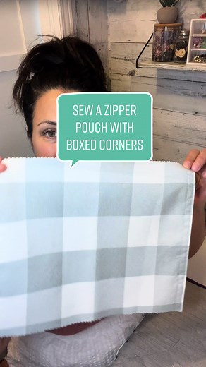 #learntosew a #diy zipper pouch with boxed corners as an #upcycling project. Beginner-friendly! #sewingtiktok #beginnersewing #sewing #sewtok #diysewing #sewwithme #
