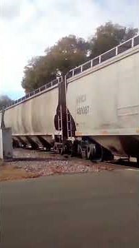 IAIS EMD gp38-2s 710 or 701 rolling through Chillicothe IL sorry bout the shakiness..