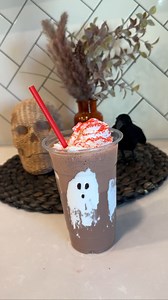 33K views · 117 reactions | SPOOKY GHOST CHOCOLATE MILK 磻 It doesn’t get much easier than this! Bring the Halloween vibes with this quick little treat! #halloween #halloweenfood #ghost #kidsactivities #kidfriendly #simplerecipes #festive #toddleractivities #momideas #funmom #family #easycrafts #diy #pintrestmom #craftideas #halloweenparty | Kennedychugg | Facebook