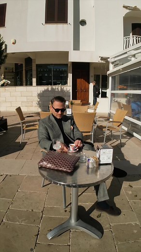 Buongiorno amici ❤️☀️#lifeisgoodMassimo Pirrone Sartoria Italiana 👔🇮🇹PM Eleganza Milanese®Bespoke Tailoring / Su misura / Kwaliteits Maatpakken 📍Antwerpen Volkstraat 28📍Milano (Brera) By appointment 🌍📍Puglia Salento By appointment 🌎ERMENEGILDO ZEGNA CLOTH - LORO PIANA - DRAPERS - SCABAL - VITALE BARBERIS CANONICO 1663 www.pmeleganzamilanese.com 📞 32485662464 #massimopirrone #pmeleganzamilanese #bespoke #italy #bespokesuits #sumisura #suits #sartoriaitaliana #tailoring #bespoketailoring 