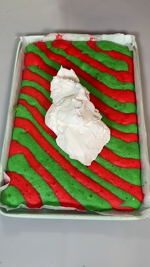 54K views · 248 reactions | Red and green rolled cake Make this bright colored cake using white cake miz, your favorite food coloring, and coolwhip. Roll it up and enjoy. This video was produced by Network Media, Smells Good, and Sarah Sutter #holidaydessert #HolidayFood #easydessert | Smells Good | Facebook