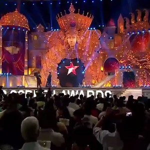 What Happened When Two Khans On Stage | Current Bollywood Gossip