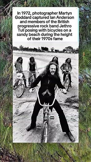 Jethro Tull Beach Photoshoot (1972) 🚲 #JethroTull #IanAnderson #1970s