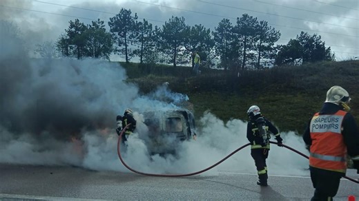 Voitures en feu sur la traversée urbaine et dans une casse auto à Reims