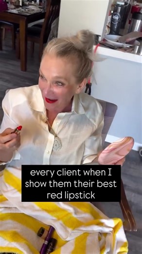 Personal Stylist + Color Analysis📍Switzerland on Instagram: "Fast jede Frau träumt davon, einen roten Lippenstift tragen zu können. Und fast genauso oft höre ich im Studio: „Ich habe das schon mal probiert … aber ich sah aus wie ein Clown.“ Die Wahrheit? Es lag nie an dir. Es lag am falschen Rot. Das Schönste an der House of Colour Beratung sind nicht nur die Farben. Nicht nur die WOW-Farben. Sondern das Make-up, das dir zeigt, wie Farbe für dich arbeitet. Einen Sexy Red Lipstick zu finden, der