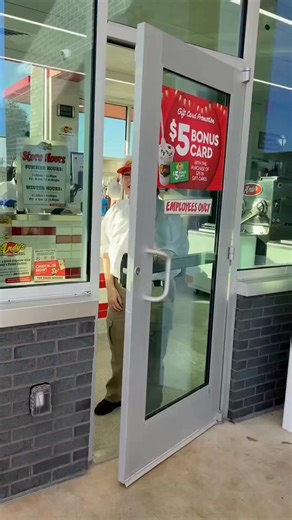 Holiday treats = all the feels. 🎅❄️ From candy-cane kicks to warm-pie comfort, Andy’s seasonal menu has something for every festive craving: Reindeer Tracks Concrete, Santa Brownie Jackhammer & Sundae, Andy Nog Shake / Latte, and Apple Pie Concrete & Sundae — plus pints to take home and share the joy. 🍨✨ Grab your favorites before the sleigh flies off! 🛷🎄 | Andy's Frozen Custard