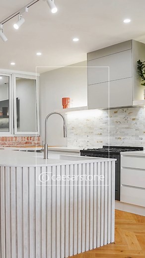 Caesarstone Fresh Concrete™ mineral surface, a modern interpretation of crisp white concrete, cleverly melds simplicity with sophistication. Its versatility means it will partner perfectly with most kitchen styles and work well with other materials such as timber, metallics, plaster finishes and glass. Order a free sample of Fresh Concrete™️ today! https://www.caesarstone.com.au/colours/4001-fresh-concrete/ #caesarstoneau #caesarstone #kitchendesigns #interiordesign #kitchenstyles #modernkitchen