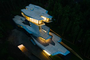 Zaha Hadid's only house finally completes in Russian forest