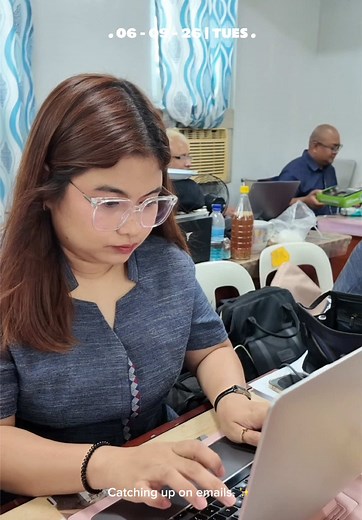 Day 2 of 201. 😬 Makikiuso lang sa pa-countdown. Hahaha! Tuesday faculty ganap. ☺️ #work #worklife #dayinmylife #minivlog #teachersoftiktok