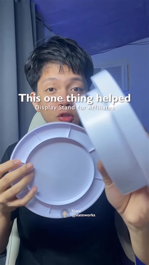 Rotating display stand for clean and simple content setup. Helpful tool for filming product videos. #contentcreatortools #rotatingdisplaystand #setupideas #creatorph