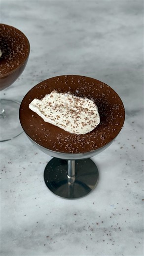 Zaynab Issa on Instagram: "Black Tea & Chocolate Mousse, infused with @rishitea‘s organic English Breakfast tea—sweet, earthy, and perfect for sipping and baking. Recipe is below 🤍 Use code ZAYNAB for 15% off at Rishi-tea.com, valid until 11/25. #rishiteapartner INGREDIENTS 8 ounces 60% cacao chocolate, chopped 3/4 cup heavy cream 1 sachet black tea leaves, such as Rishi English Breakfast Tea 3 large eggs 3/4 teaspoon Diamond Crystal kosher salt 1/2 teaspoon fresh lemon juice 1/3 cup granulated