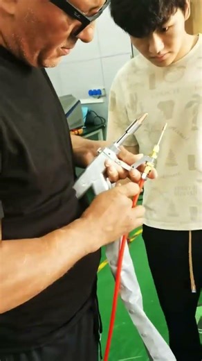 The safest way to remove rust from precision molds#lasercleaning#rustremoval#moldcleaning#toolanddie