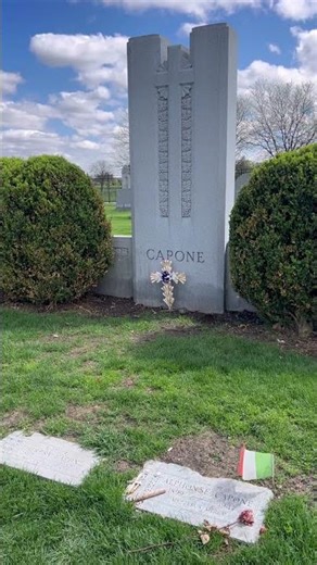 Grave of Alphonse Scarface Capone & His Mother Theresa | Chicago History ✝️ 🪦 Mount Carmel Cemetery