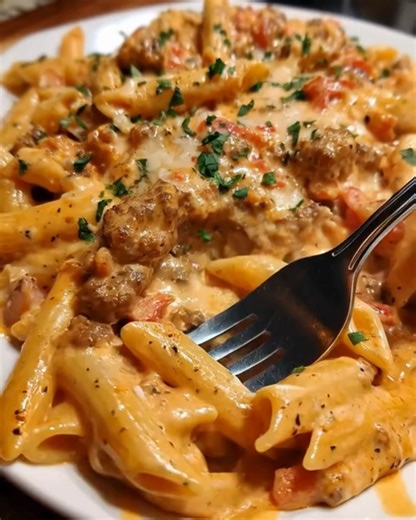 Cheesy Sausage Penne in Garlic Parmesan Creamy Sauce Ingredients: 12 oz penne pasta 2 tbsp olive oil 12 oz Italian sausage (mild or hot), casings removed ½ tsp salt ½ tsp black pepper ½ tsp paprika 4 cloves garlic, minced ¾ cup smooth tomato sauce (no chunks) ¾ cup heavy cream 4 oz cream cheese, softened 1½ cups shredded mozzarella cheese ¾ cup freshly grated Parmesan cheese ½ tsp Italian seasoning ¼ tsp red pepper flakes (optional) ¼ cup chopped fresh parsley ½ cup reserved pasta water (as need