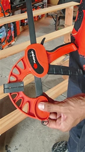 PUMPKINปากกาจับ-ถ่างชิ้นงานBAR CLAMP แคลมป์จับชิ้นงาน PUMPKIN แบบปลดล็อคเร็วออกแบบมาให้ปลดและล็อกการจับยึดได้อย่างรวดเร็ว เพื่อความสะดวกและประหยัดเวลาในการทำงาน มีหลายขนาดให้เลือกใช้งาน 6" 12" 18" 24" 36" แข็งแรงทนทาน และใช้งานได้ยาวนาน #พัมคิน #พัมคินครบทุกเรื่องเครื่องมือช่าง #แคลมป์จับชิ้นงาน #PUMPKIN | 9Berm diy