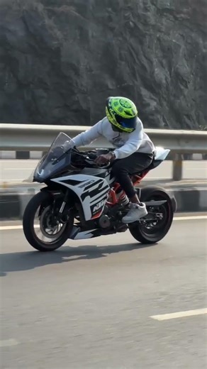 RC 390 📈 #ytshorts #automobile #ktmduke390modified #zx10r #trending