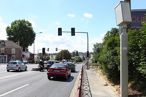 Radars : 1,2 million de feux rouges brûlés en 2014