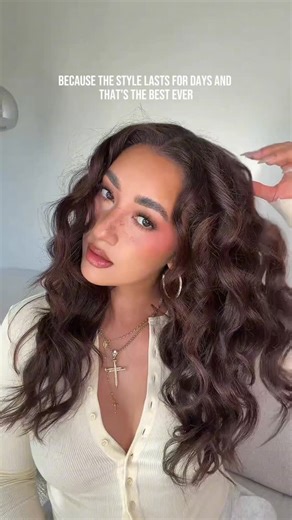 ALEXIS on Instagram: "Easy tousled wavy hair tutorial for all my baddies who want that effortless is she born with those waves look 🫶🏼 not to mention I feel like as the days go on this hairstyle looks even better the looser the waves get but with all the prep it will last you for days! @oribe @redken @bedheadbytigi @lorealparis @kenraprofessional @sharkbeauty @tangleteezer @pureology #hairtutorial #wavyhair #latinacontentcreator"