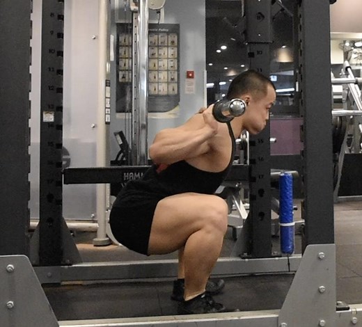 スクワットの効果＆正しいやり方！13種類のフォーム、回数・重量などコツも解説 - Slope[スロープ]｜モテる男への坂道を登るメディア