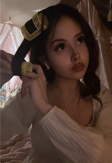 Transform Your Hair with Pin Curls: A Guide to Vintage Glam