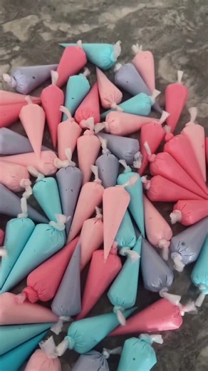 Celebrate by ML on Instagram: "How to make small royal icing bags #tutorial 👩🏻‍🍳👩🏻‍🍳#royalicing #cookiekits #celebratebyml #bakingtips #bakingtricks"