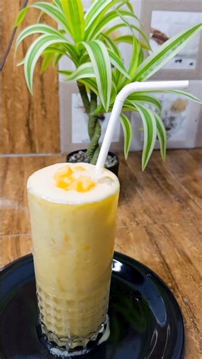 Mango 🥭 Lassi Recipe #MangoLassi #Shorts #SummerDrinks