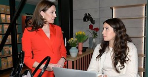 GZSZ: Laura vor schwerer Entscheidung – wird sie für den Job auswandern?