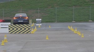 31K views · 396 reactions | Le contrôle de la trajectoire est très important, surtout en période de pluie. Le sytème ESP (Electronic Stability Program) vous assure un peu plus de sécurité sur les chaussées glissantes. | Renault Côte d'Ivoire | Facebook