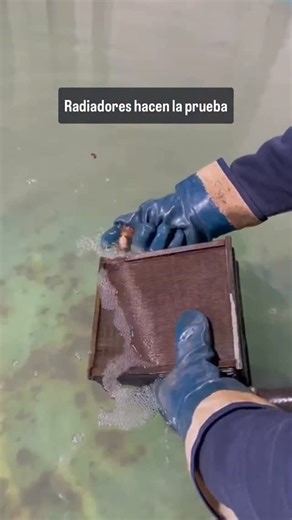 Pegaso 1066/52 on Instagram: "Retirando el radiador de la calefacción marca Puma-Chausson de manos de los expertos de Radiadores Inppa, Don Felipe entregando el trabajo. Siempre profesional y amable. #pegaso"