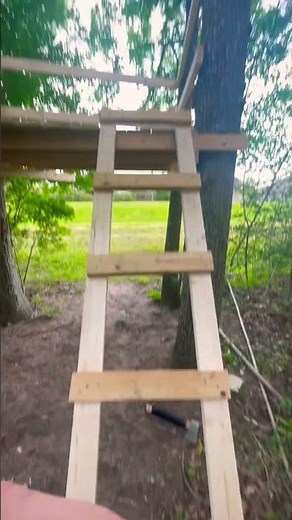 How to build a treehouse ladder in 30 seconds #diy #treehouse #sigma #construction