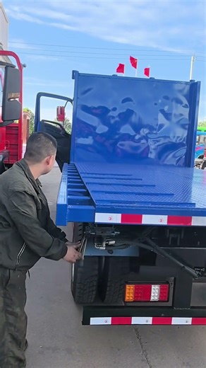 GROWING WIDER: The Incredible Hydraulic WIDENING Flatbed Trailer 🚛