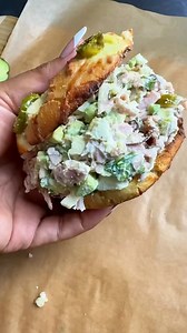 199K views · 608 reactions | ⤵️2 Ingredient BAGEL RECIPE!! 說Bagel 2 cups almond flour (sift the flour)1 cup Greek yogurt 1/2 tablespoon baking powder (optional)Pinch salt Topped with 1/4 cup mozzarella and 2 tablespoons jalapeño bake at 350° for 30 to 35 minutes #joycemarcellus #recipe #bagel #proteinbagel | JOYCE The Hungry | Facebook