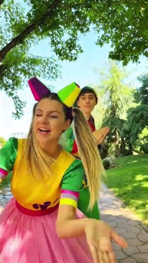 Lunea începe cu dans 💃 🪩