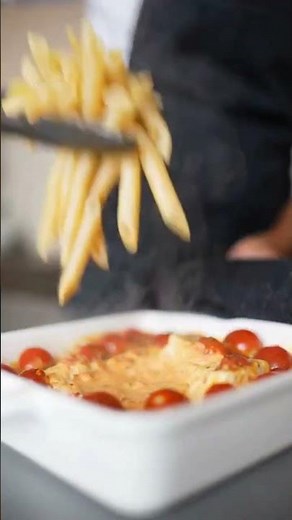 **The viral baked feta pasta everyone loves 🍅🧀🍝