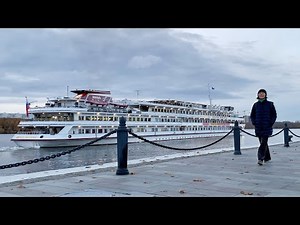 The Nizhny Novgorod's Risky Departure: Russian River Ship Leaves Moscow with its Mast UP!