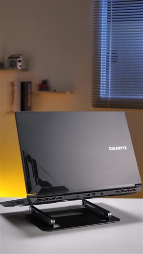 🎓 HSSV GIẢM NGAY 300K – SỞ HỮU CẤU HÌNH KHỦNG VỚI LAPTOP GIGABYTE G5 Không cần chi quá nhiều, vẫn có laptop “xịn thật sự”! Gigabyte G5 MF5 đang là một trong những lựa chọn đáng tiền nhất tầm giá 21 triệu – và GEARVN còn ưu đãi thêm 300.000đ cho HSSV! ⚡ Cấu hình cực chất – Giá cực hợp lý: Intel Core i7-13620H (10 nhân, 16 luồng) – mạnh toàn diện Card RTX 4050 6GB GDDR6 – xử lý đồ họa & game mượt mà RAM 16GB DDR5 SSD 512GB Gen 4 – nâng cấp dễ, load cực nhanh Màn hình 15.6” FHD 144Hz, IPS-level, v