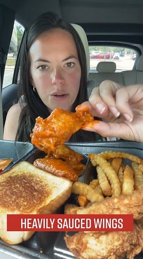 Trying Zaxby’s Wings and Fried Shrimp | Eatdrinkandbemandy