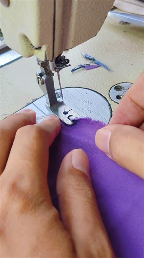 Sewing the edge of the fabric using a special foot #hemmingfoot